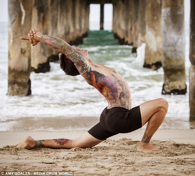 240ABCBB00000578-2873363-VARIOUS_LOCATIONS_USA_A_macho_guy_practices_his_favourite_yoga_p-a-49_1418568231627